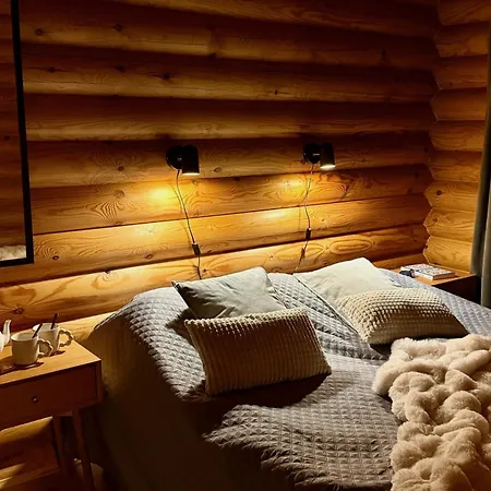 Atmospheric Log By The Tracks Chalet *