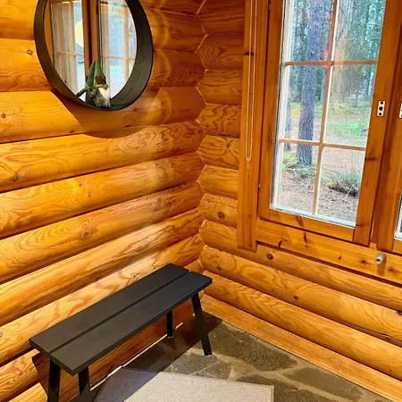 Atmospheric Log By The Tracks Chalet *